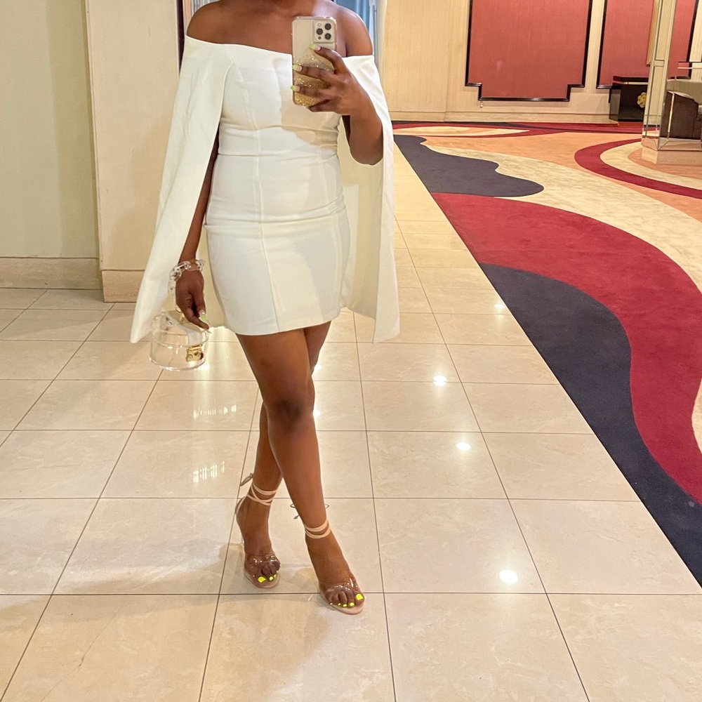 Beautiful dress - Picture 4 of 7